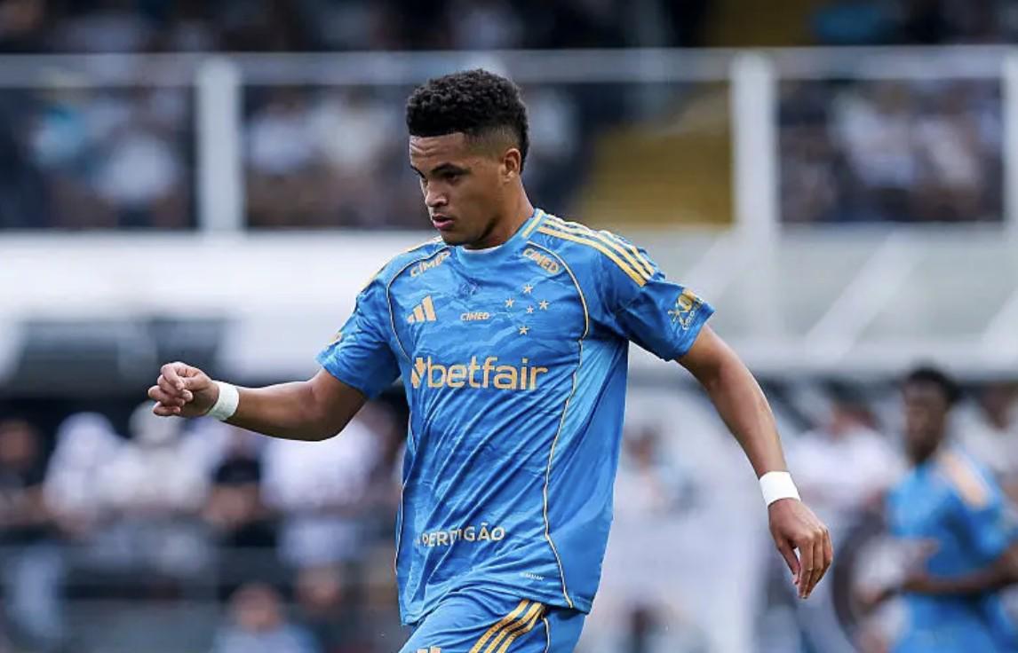 记者:多特签下普拉特斯的固定费用为700万欧元,分三期支付